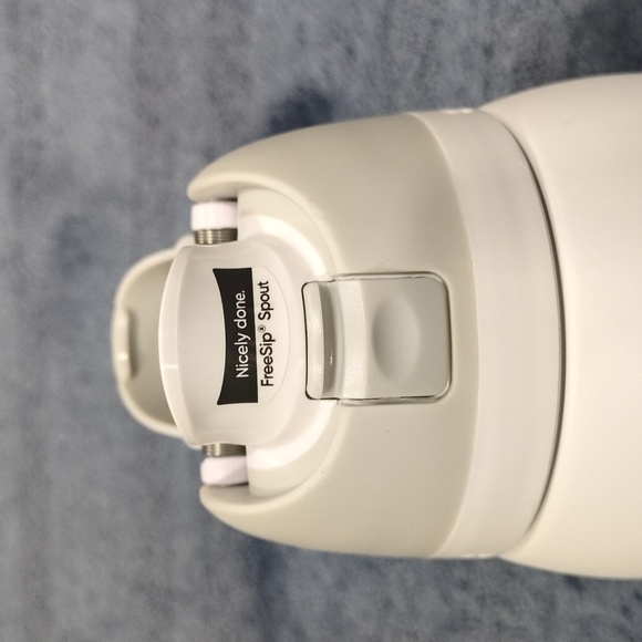 Owala 40 oz. Free Sip Insulated water bottle - Picture 5 of 7